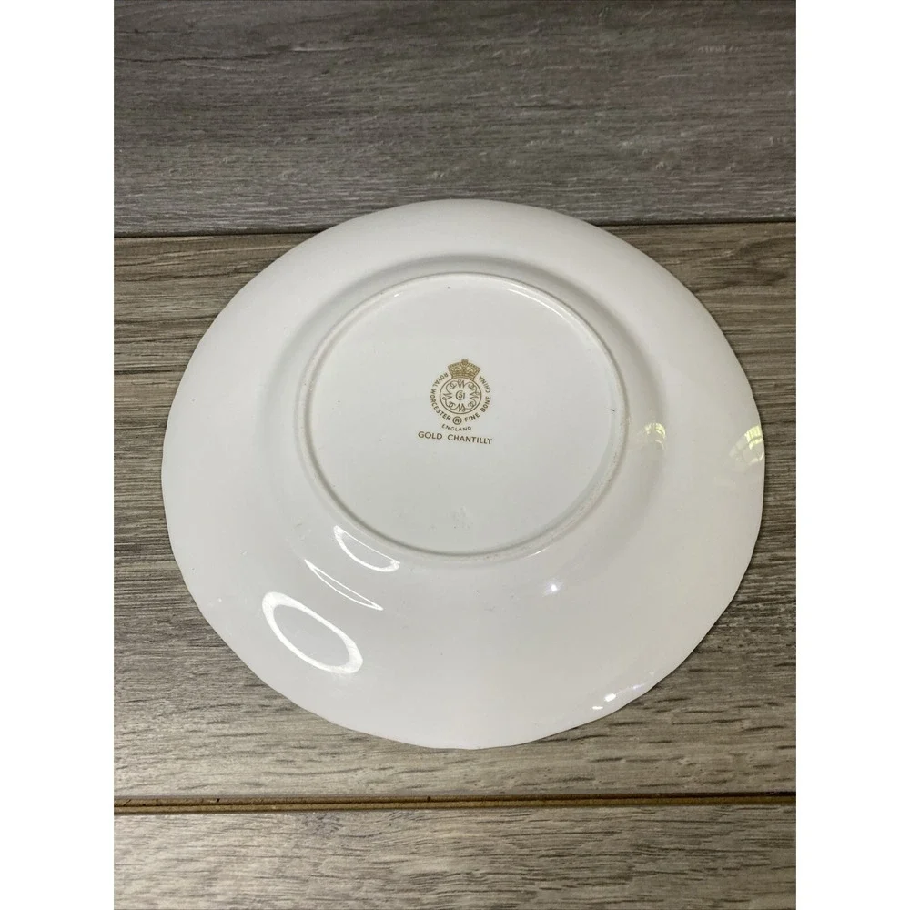Royal Worcester Gold Chantilly Fine‎ Bone China 8 inch Salad Plate England White